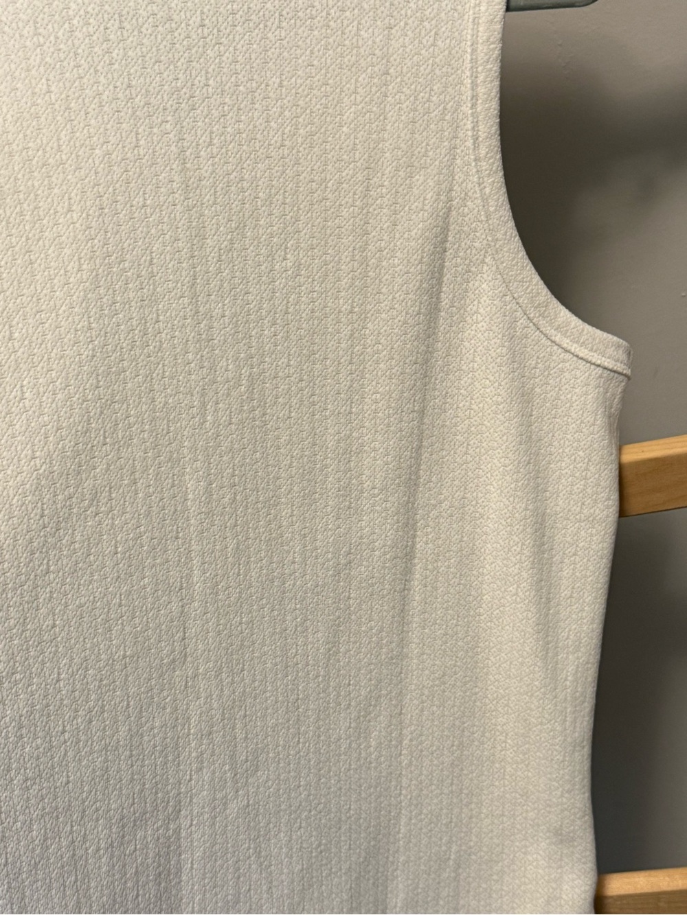 NOVAMEN NWT White Sleeveless Knit Tank Top - Picture 11 of 11